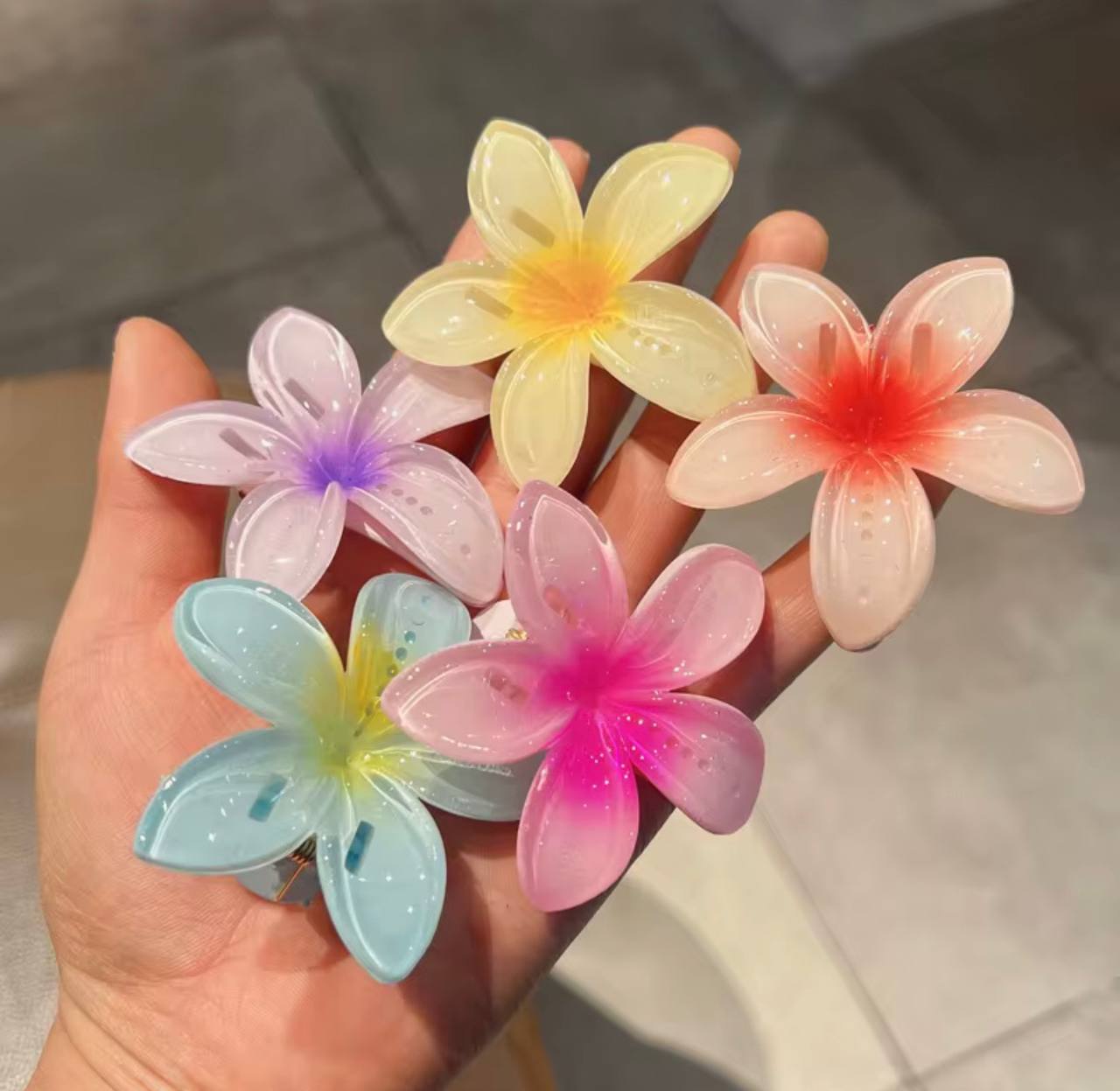 گیره انبری پلومریا